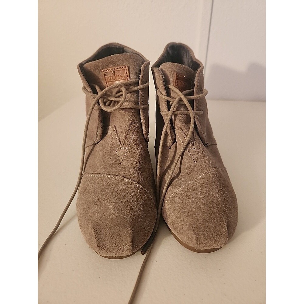 Toms Women’s 8 Tan Suede Desert Wedges
